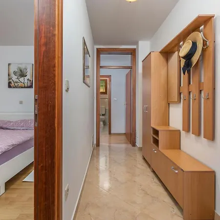 Ana Apartamento *