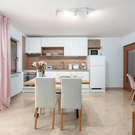 Apartment Ana *