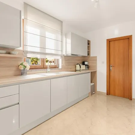 Ana Apartment
